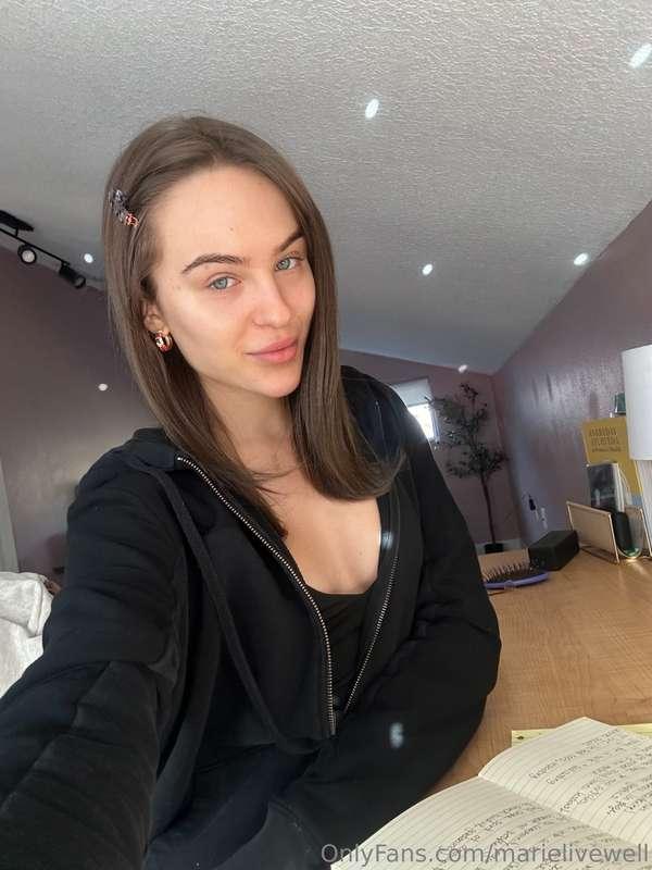 Healthy habits are hot 🔥 Start your day with intention, a li..