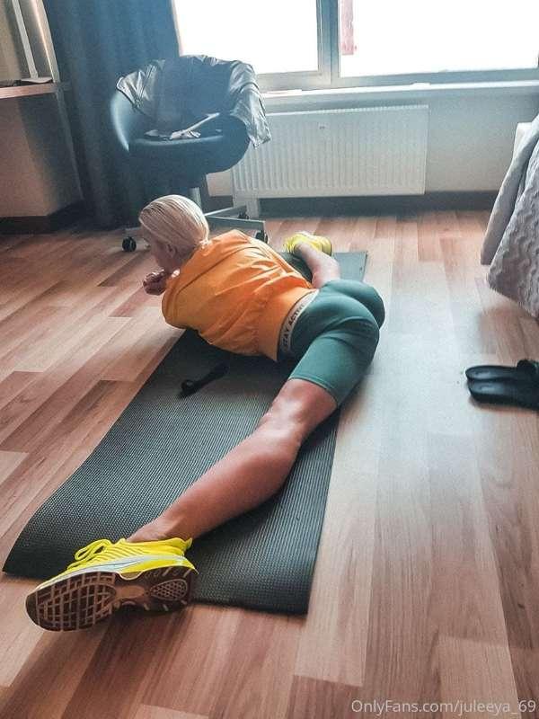 do you like flexible girls 😋 
quickly subscribe to my vip pa..