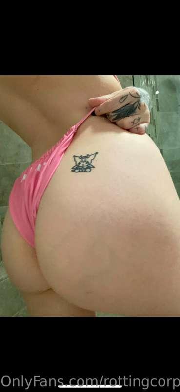 Hi everyone<3 I will be getting to customs soon I am waiting..