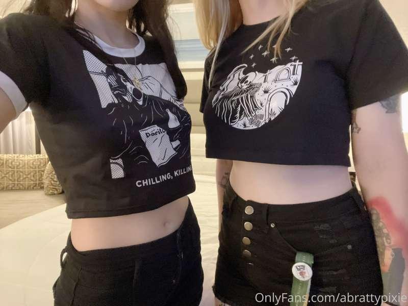 on vacation with @thepurestpeach and we accidentally match :..