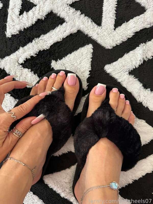 #Feet #foot #worshipping #heels #footfetish #footjob #shoejob #stockings #nylon #soles #toes #sandals #footlicking #wedges #pedi #manicure #longnails #nails #legs #highheels #mules #pedicure #shoes #feetfetish #legs #cumshot #cum #cumonfeet 