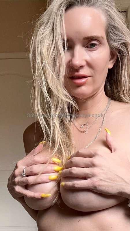 Nipples need your mouth.🍒
