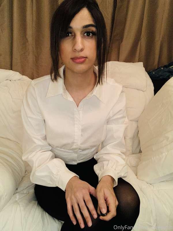 Office lady look today
Anyone need their paperwork filed?