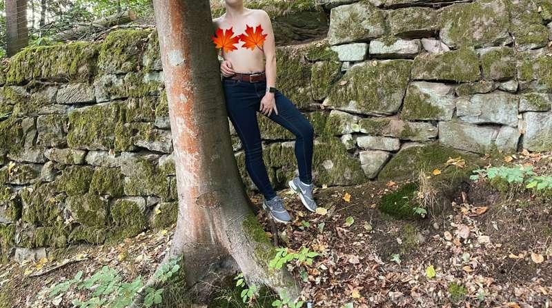 Bare-chested at a public place 🤫😌