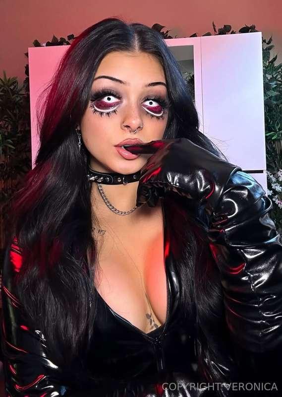 swipe to see me smile 😬!! its not too late for spooky makeup..