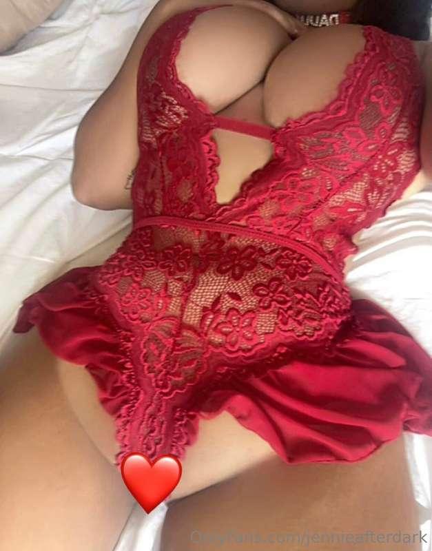 Do you like crotchless lingerie sets?? 😋😋 I wish there was a..