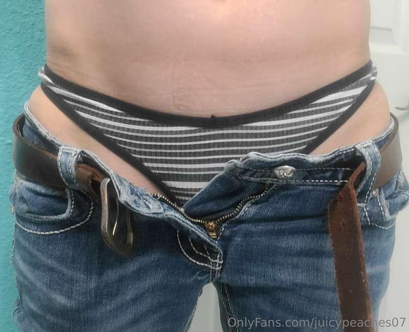Tip me baby if you want to see my clothes come off!