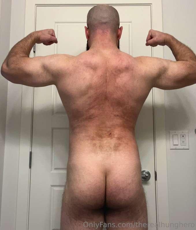 💪🏻 The most common request I get is flexing pics so here you..