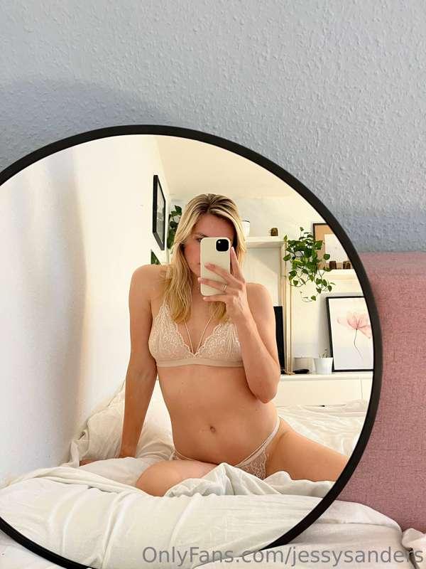 i get butterflies when you grab my ass and kiss me.. 🙈🍑