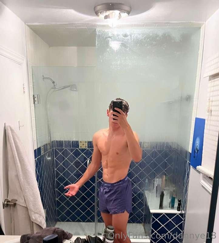 Shower with me? Send me a tip... and I'll see you in the DM'..