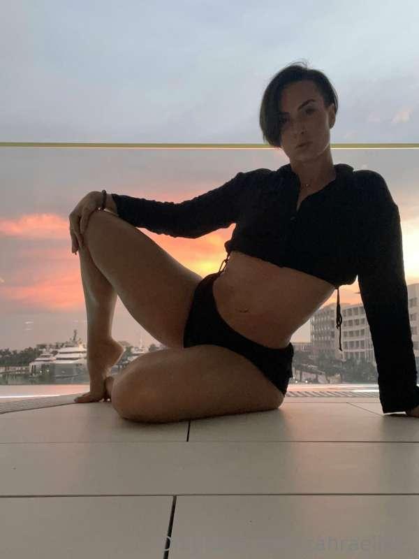 Good morning. Did you dream about this sexy? DM me for pics ..