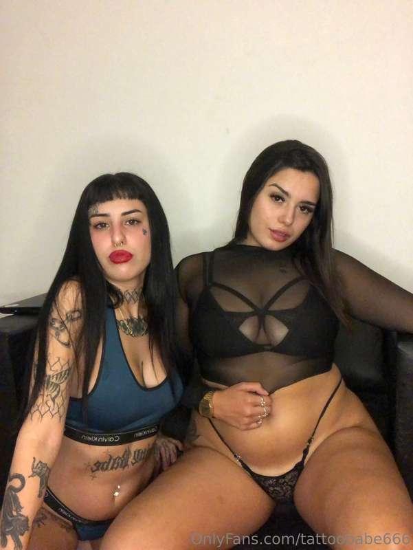Here with my friend we're bored @babepink21 😍✨
