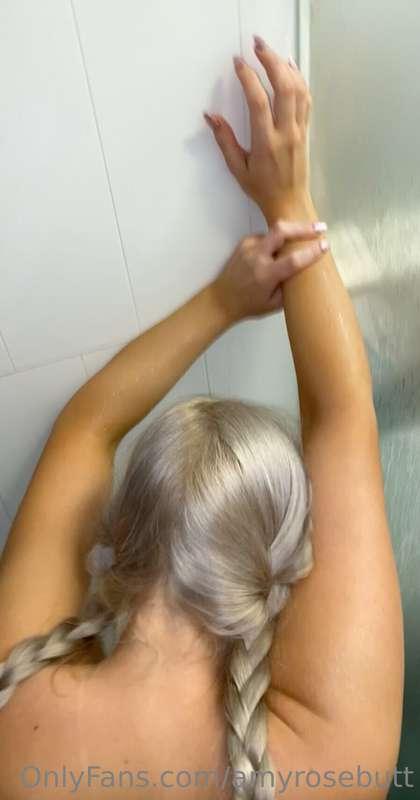 can you guess what im doing?