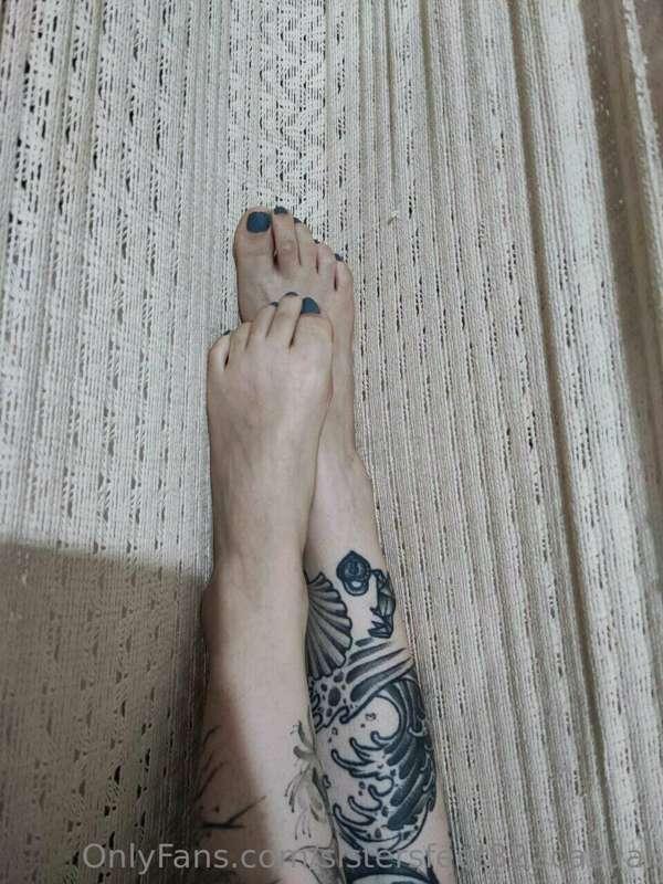 sistersfeet822casual image #1
