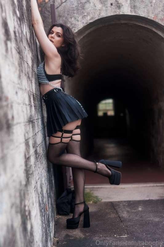 Chainmail, thigh highs, big heels and a sword. These are som..