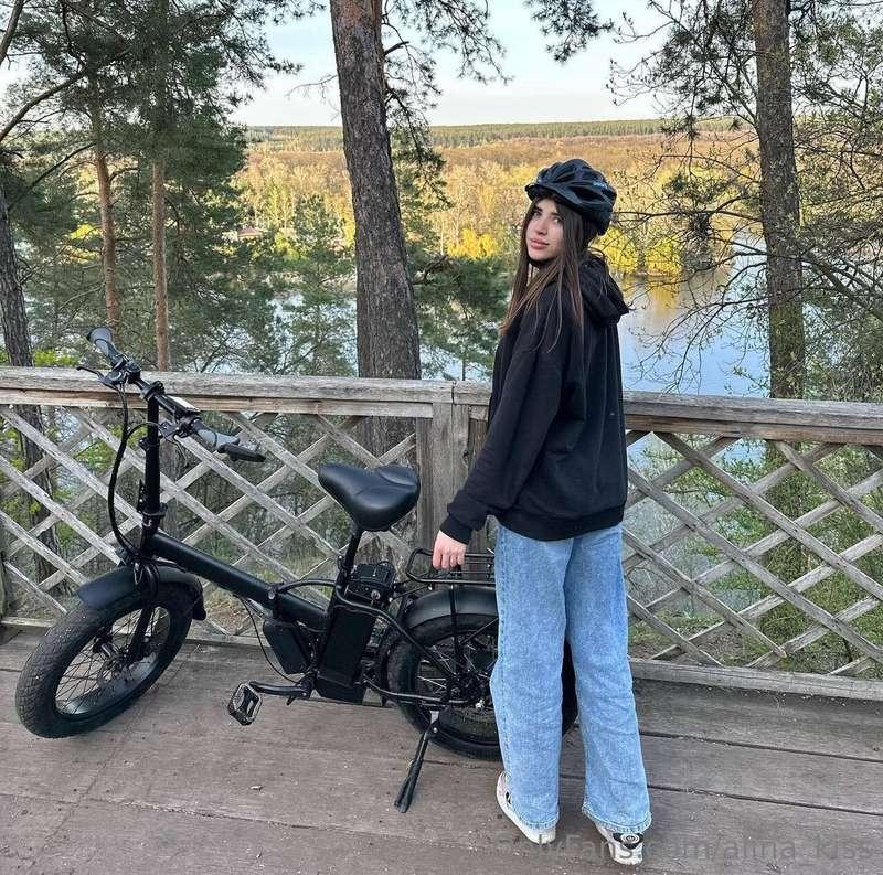 Nothing clears the mind like a bike ride 🚴‍♀️💨 Fresh air, na..