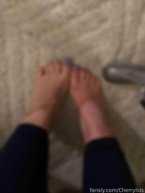 My feet are so tired today 😪

Would you give me a foot massage, please?


#fyp #mommy #milf  #pawg #thicc #feet #fetish #footfetish #manicure
