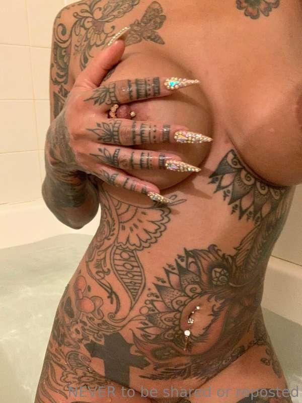 Taking custom video requests all week 😘😘😘 needing to show my..