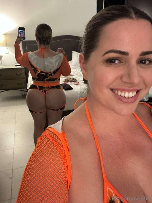 Tonight's Neon party at Xbiz Miami 🫦 ❤️ 