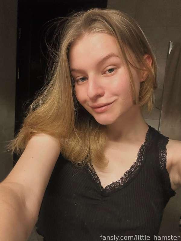 Just some «fresh out of the shower» pics 😏 Or you’d rather have some soapy ones?