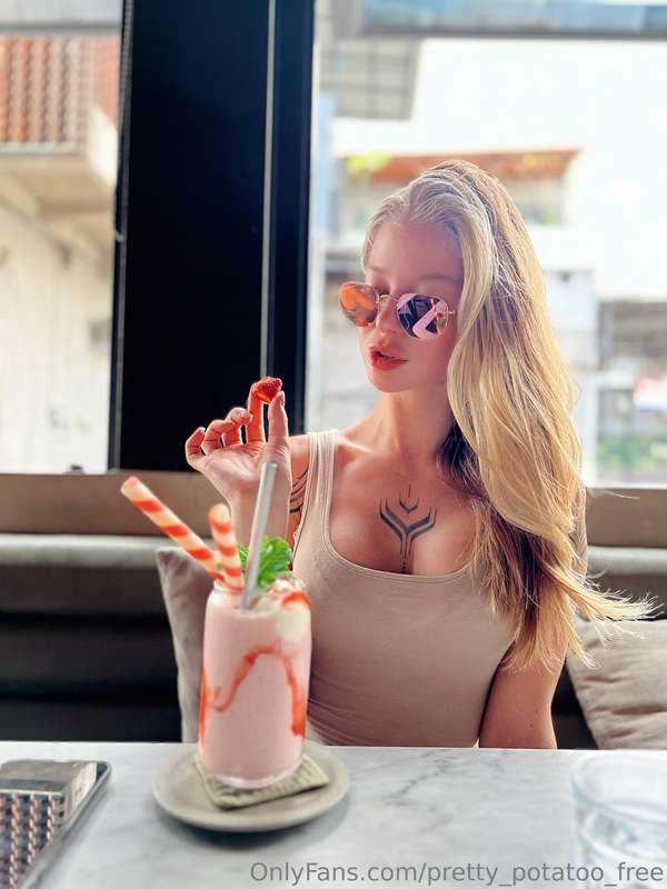 Strawberry…🍓 have always been the most erotic fruit… no surp..