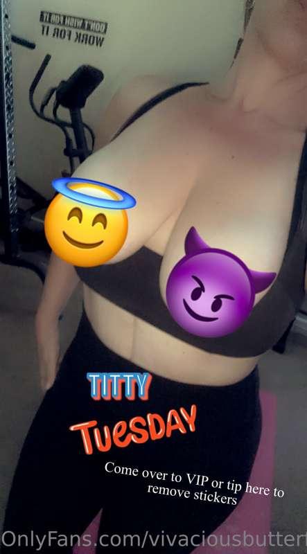 ❤️ Happy titty Tuesday! ❤️