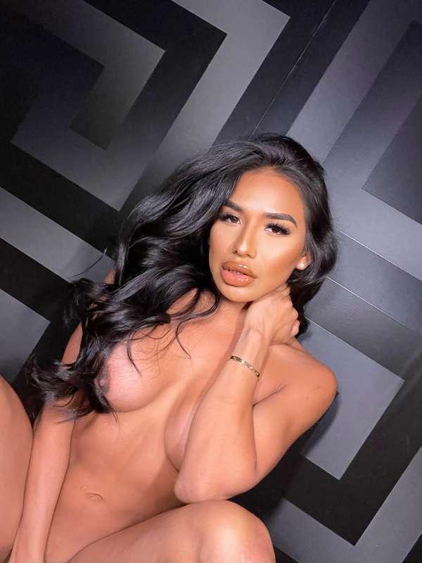 What do you think? Should I keep this look for our first dat..