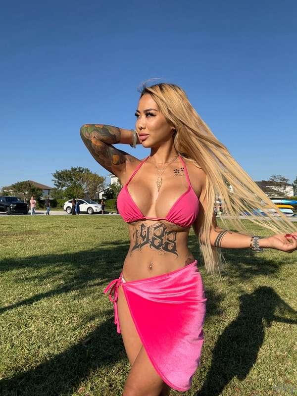 Blushing in pink and embracing the outdoors. #tb 😍