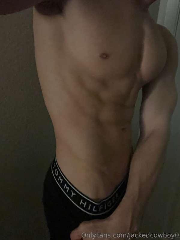 Sub to @mysteriousboy12 😛 hurry he is 18