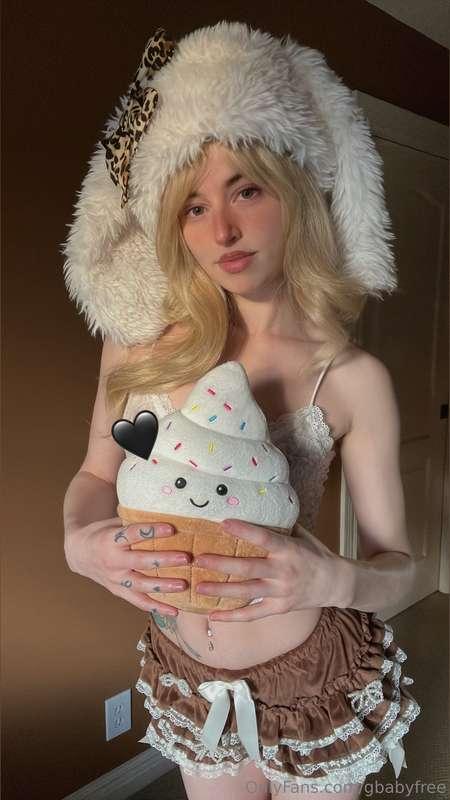 Extra cute E-grl photoset, featuring a sheer lace top 