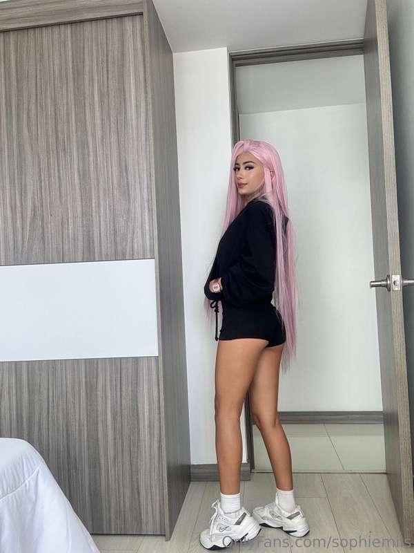 Your 4'11 pocket rocket