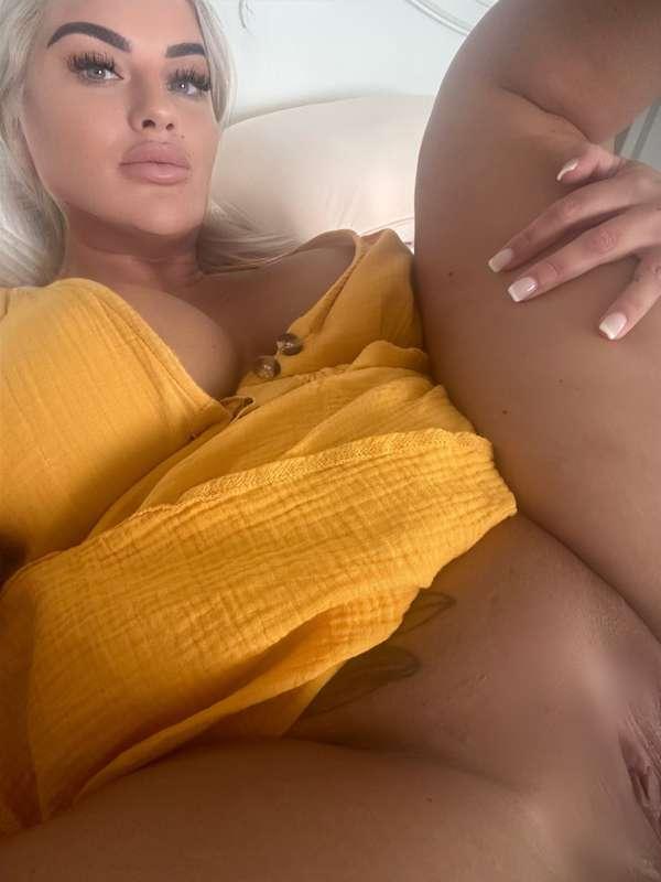Please come and taste my pussy daddy 🥵🥵💦