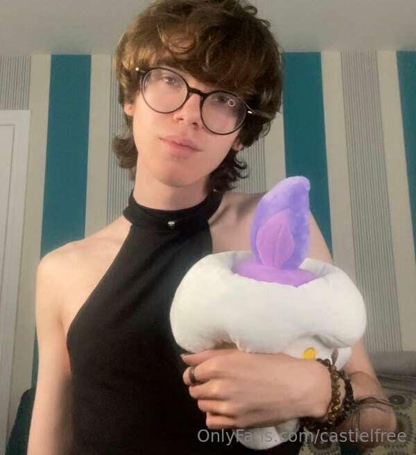 **About Me**

*Hiya! I’m Castiel, a 19 year old fashionista ..