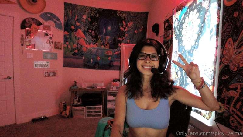 i’m a gamer girl i can’t help it 