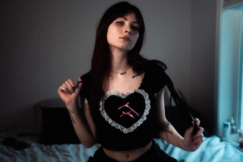 Wanna see me cuffed and bound? ⛓️ 🖤