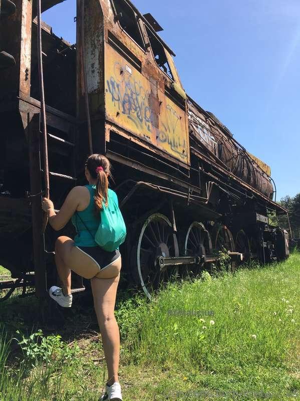 Found this abandoned 🚂. I love urban exploration and showing..