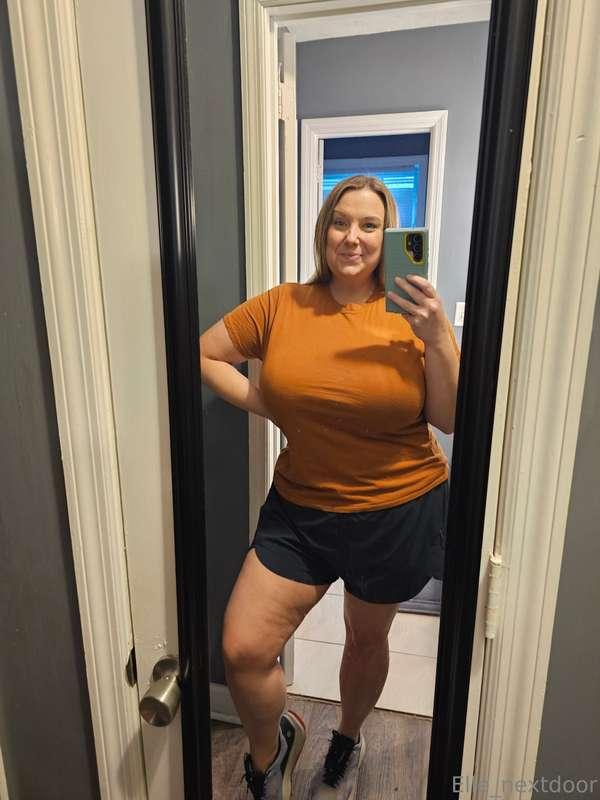 Just wanted to say happy Friday 🙃 my casual workfit today ☺️