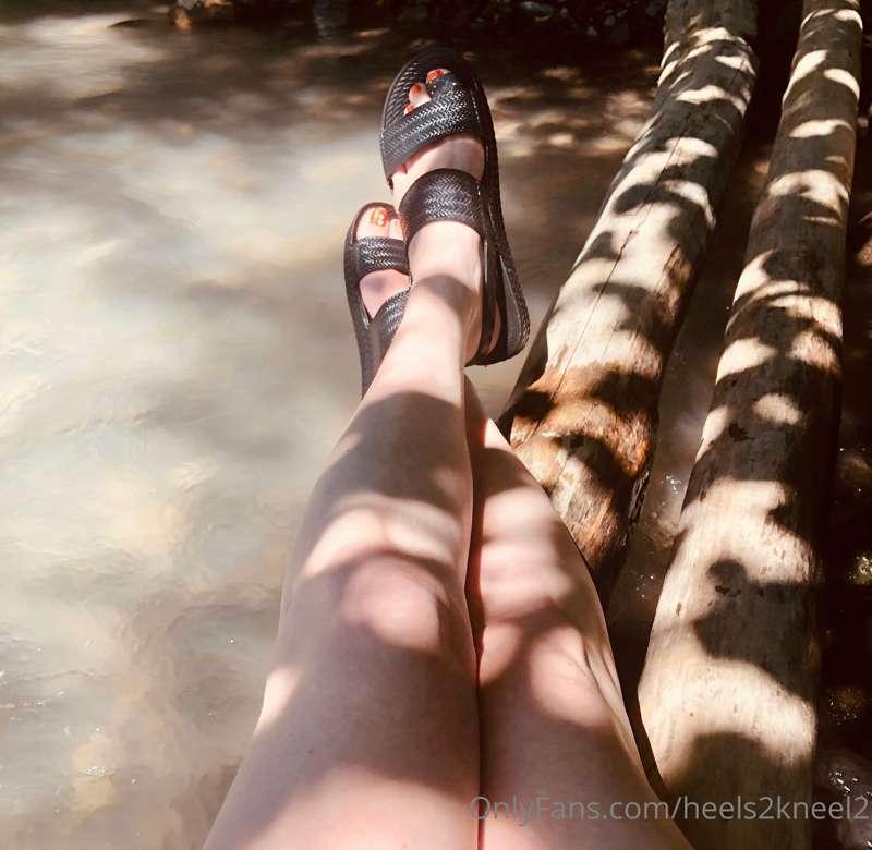 Soaking up the sun and dangling my feet in the river 🌊 (clip..