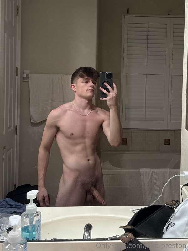 Late night shower, come join me 😮‍💨