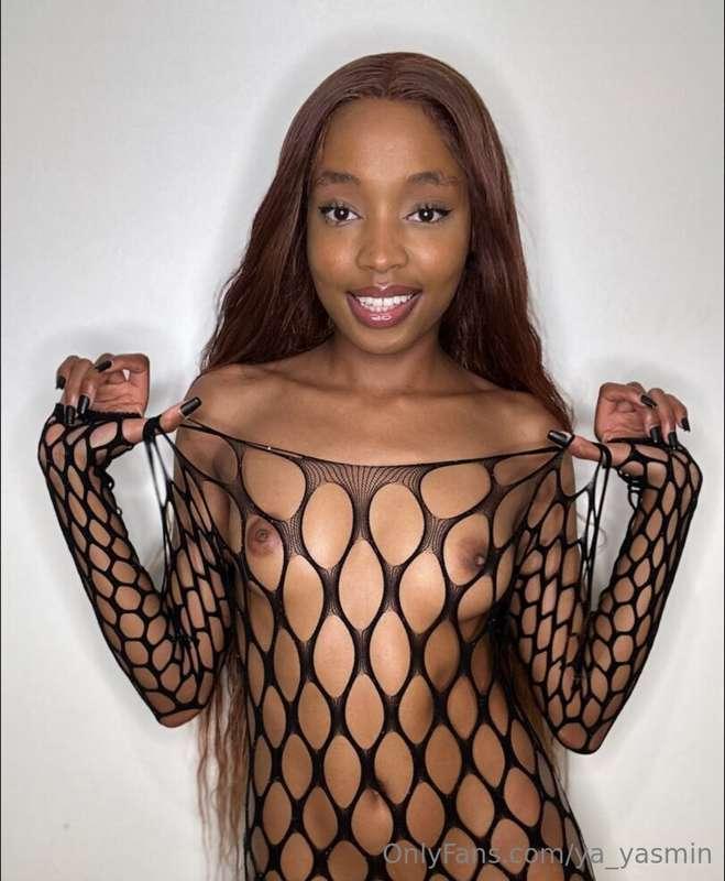 Chocolate Queen @afro_ebony 🍫 is in dire need of someone 👀 w..