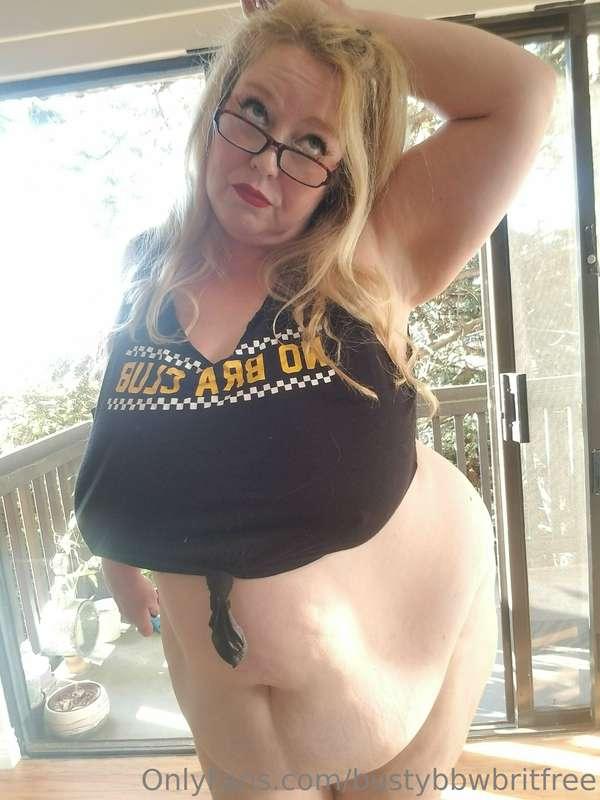 Does daddy wanna play with me?

-Go to @bustybbwbrit and get..