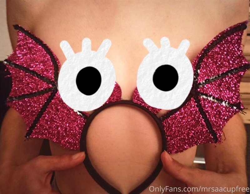 Next week - Halloween shooting 🧛‍♂️ I'm excited. Do you have..