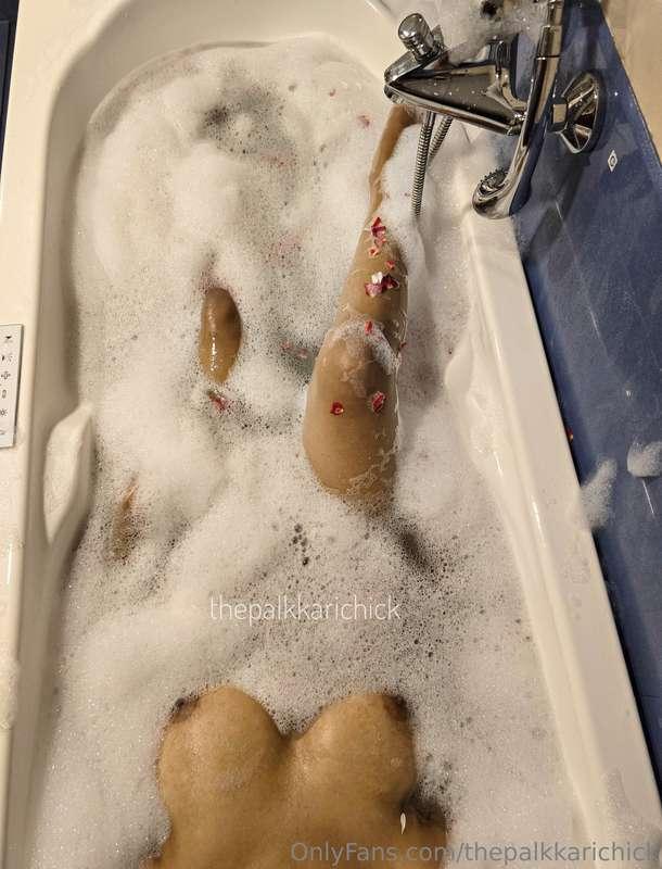The bath tub, soapy bubbly water and me 🫧❤️! 8/21
