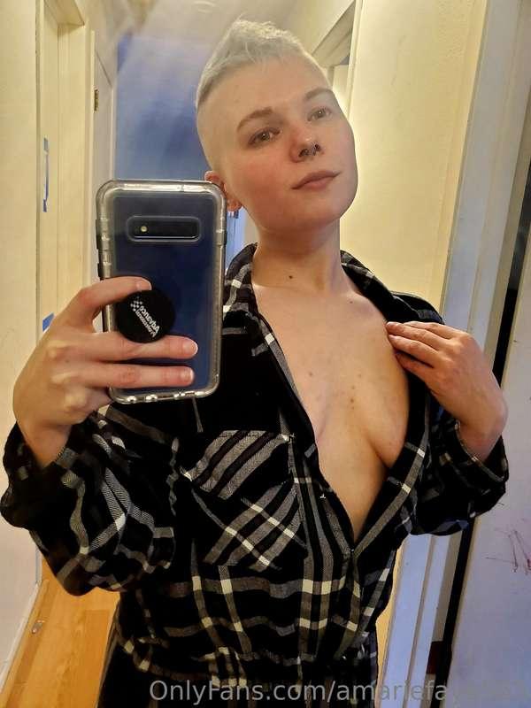 Throwback to my beautiful bald moment.

For anyone intereste..