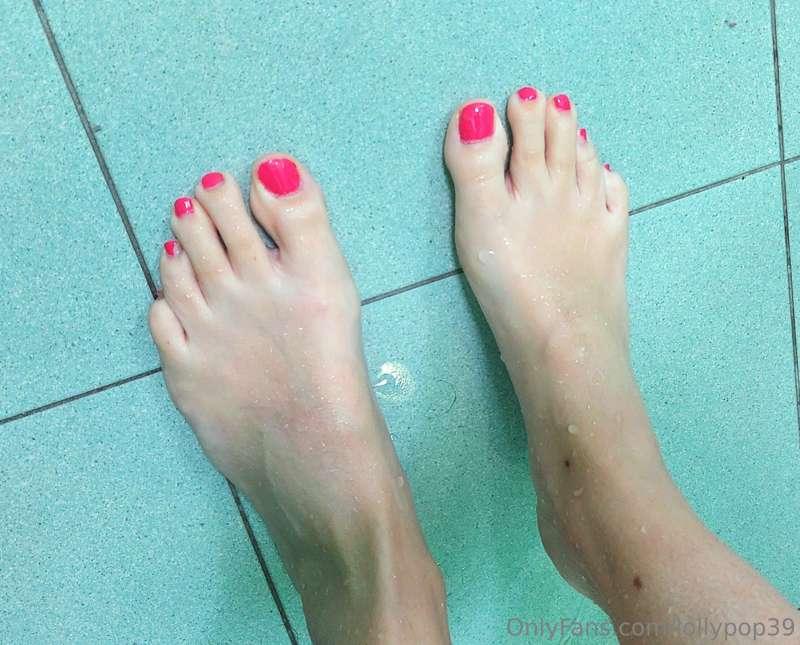 Wet feet after the pool today... I would have loved to swim ..