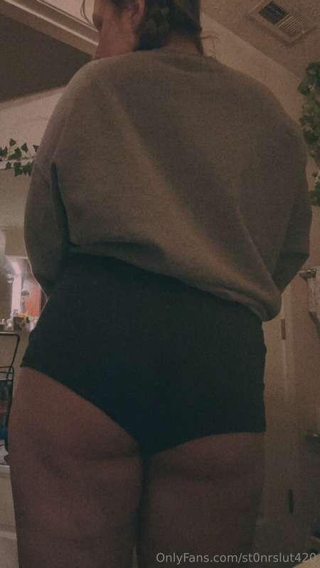 Look at my cute little holes and tell me what you’d do to th..