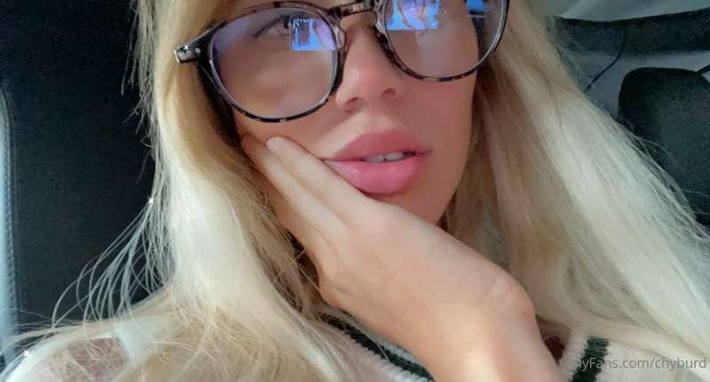 Uber rides make me 😈... wifi on the plane so i'm gonna send ..