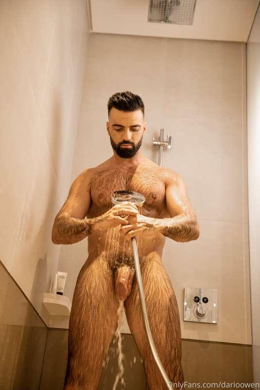 Who join me 🚿 ? What’s your fantasy in the shower while doin..