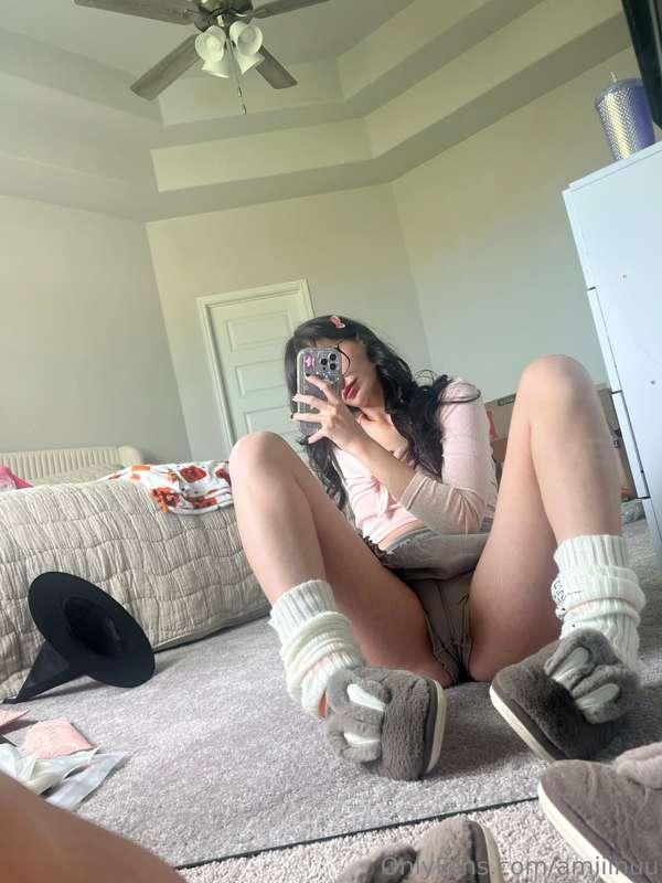 TONIGHT the girl next door pillow humping video drops in you..