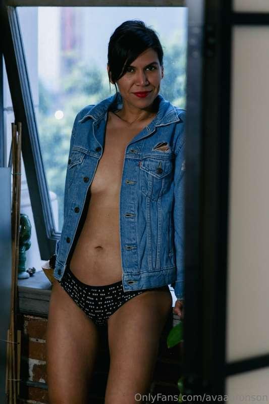 About to milk @timthepet in my new jean jacket 😈